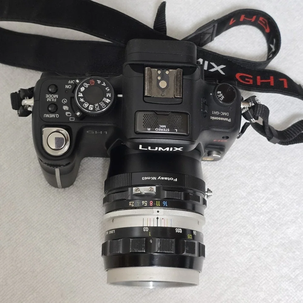 Panasonic Lumix DMC-GH1 Mirrorless Camera Bundle Nikon 35mm f/2.8‎ Lens